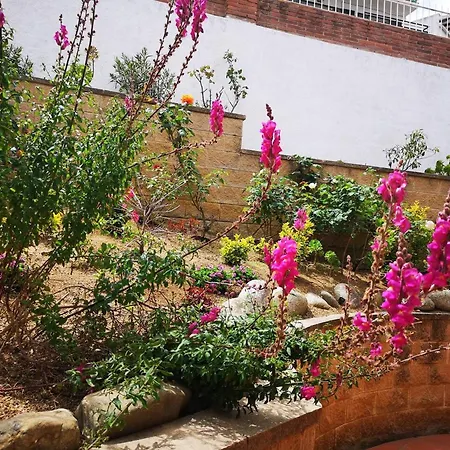 4 Bedrooms With Sea View Private Pool And Enclosed Garden At 4*