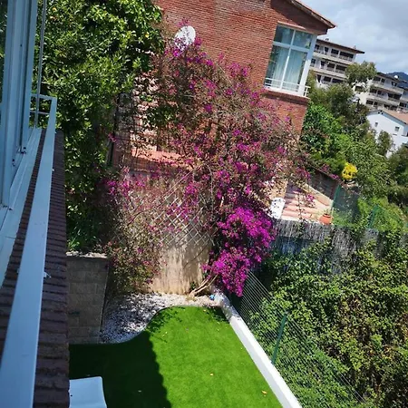 4 Bedrooms With Sea View Private Pool And Enclosed Garden At Готель
