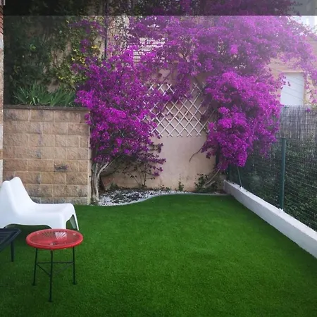 4 Bedrooms With Sea View Private Pool And Enclosed Garden At Готель