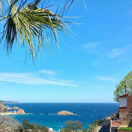 4 Bedrooms With Sea View Private Pool And Enclosed Garden At 4*