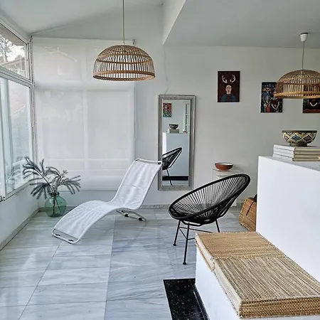 4 Bedrooms With Sea View Private Pool And Enclosed Garden At Hotel 4*