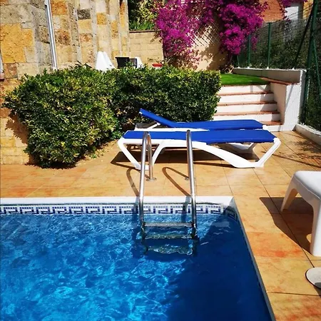 4 Bedrooms With Sea View Private Pool And Enclosed Garden At