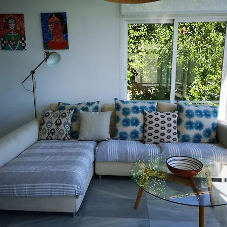 4 Bedrooms With Sea View Private Pool And Enclosed Garden At 4*
